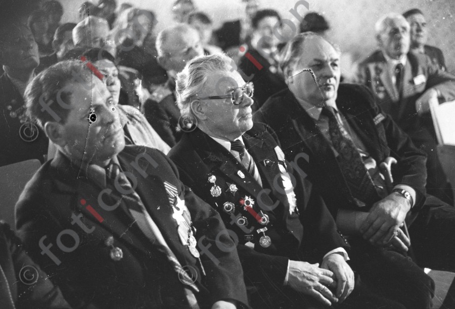 Veteranen beim Konzert 2 | Veterans at the concert 2 - Foto Harder-005_0551Bild013.jpg | foticon.de - Bilddatenbank für Motive aus Geschichte und Kultur